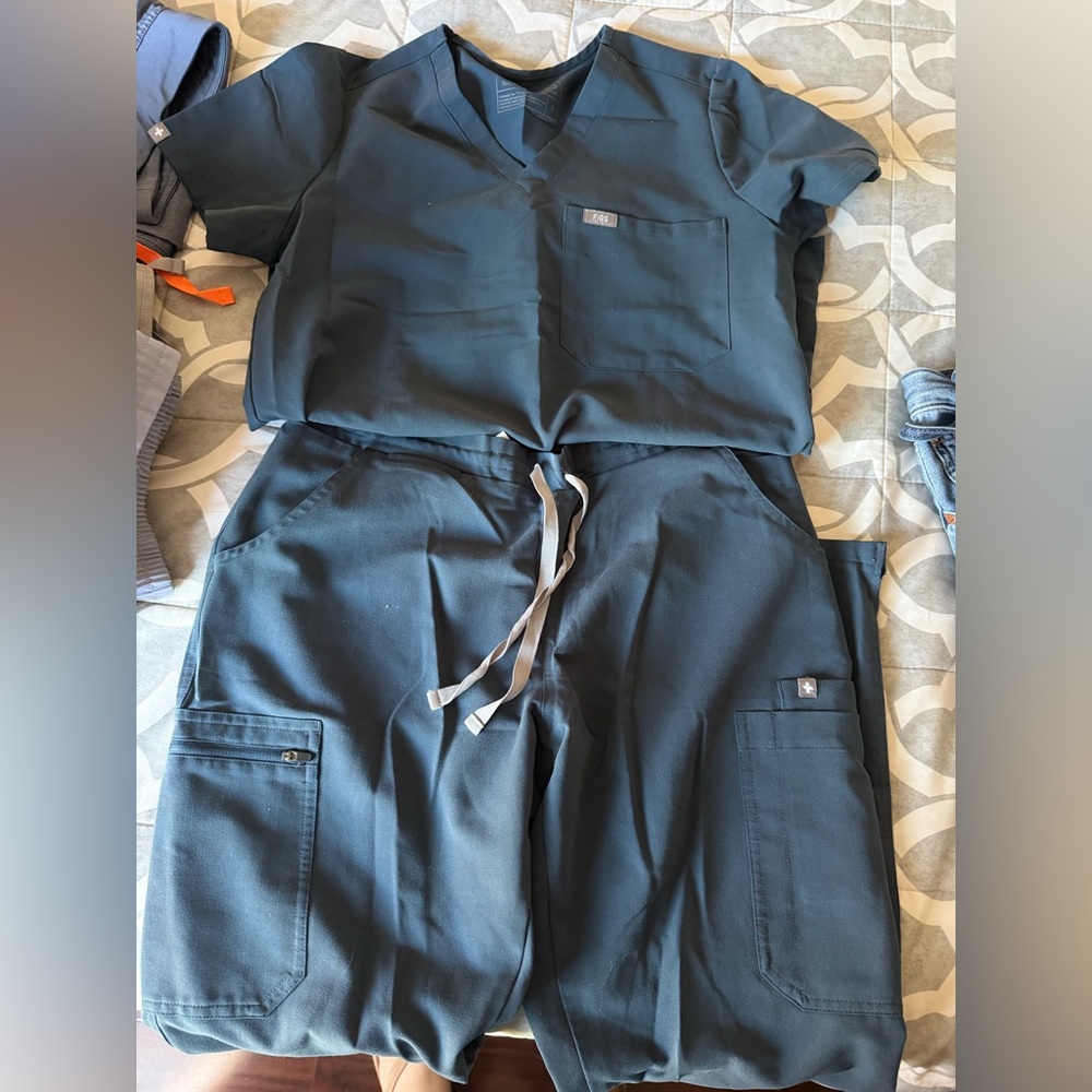 FIGS Scrub Set bottom M top S
